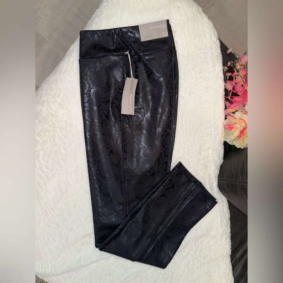Soft Surroundings Pants - NWT Soft Surroundings Black Snake Print Leggings Size M